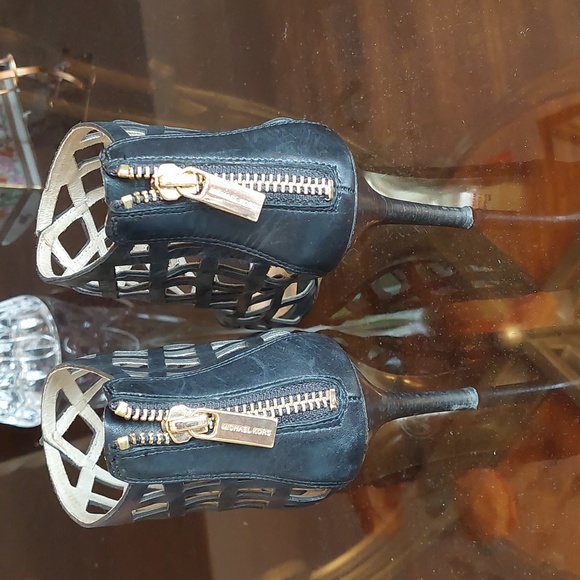 Michael Kors - Picture 2 of 4